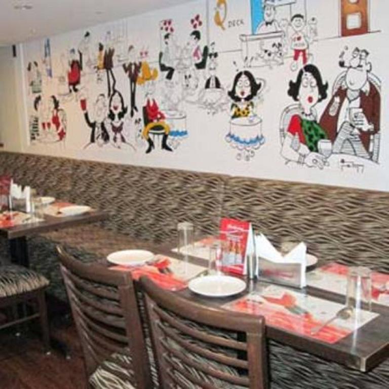 Hotel Q Deck Mumbai Bagian luar foto