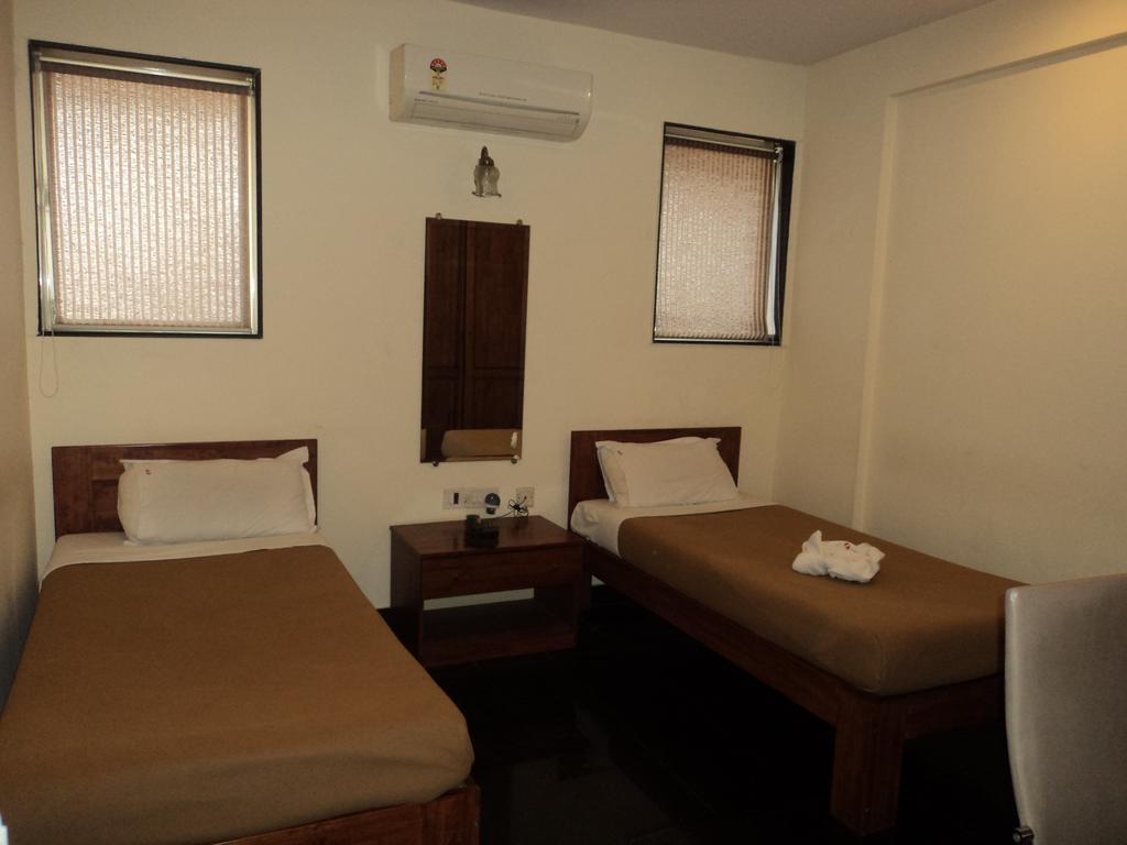 Hotel Q Deck Mumbai Ruang foto