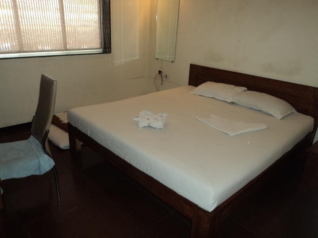Hotel Q Deck Mumbai Ruang foto