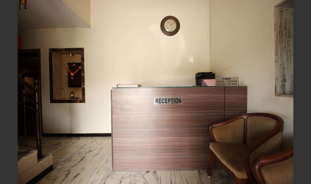 Hotel Q Deck Mumbai Bagian luar foto