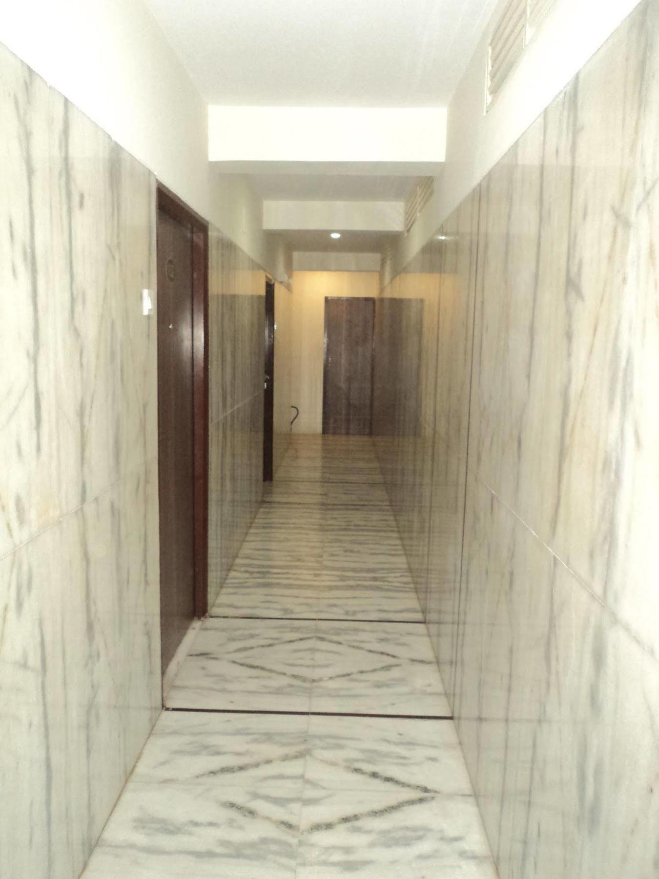 Hotel Q Deck Mumbai Bagian luar foto