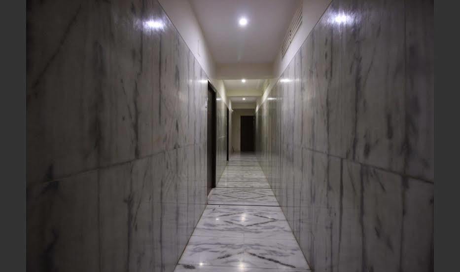 Hotel Q Deck Mumbai Bagian luar foto